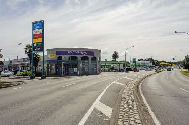 Paraparaumu electrician Jamie Eades from Roundhouse Electrical installing a switchboard upgrade in a Paraparaumu home